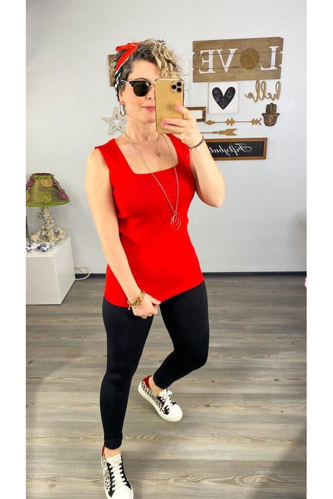 Esline Kırmızı Kare Yaka Dört Mevsim Triko Atlet