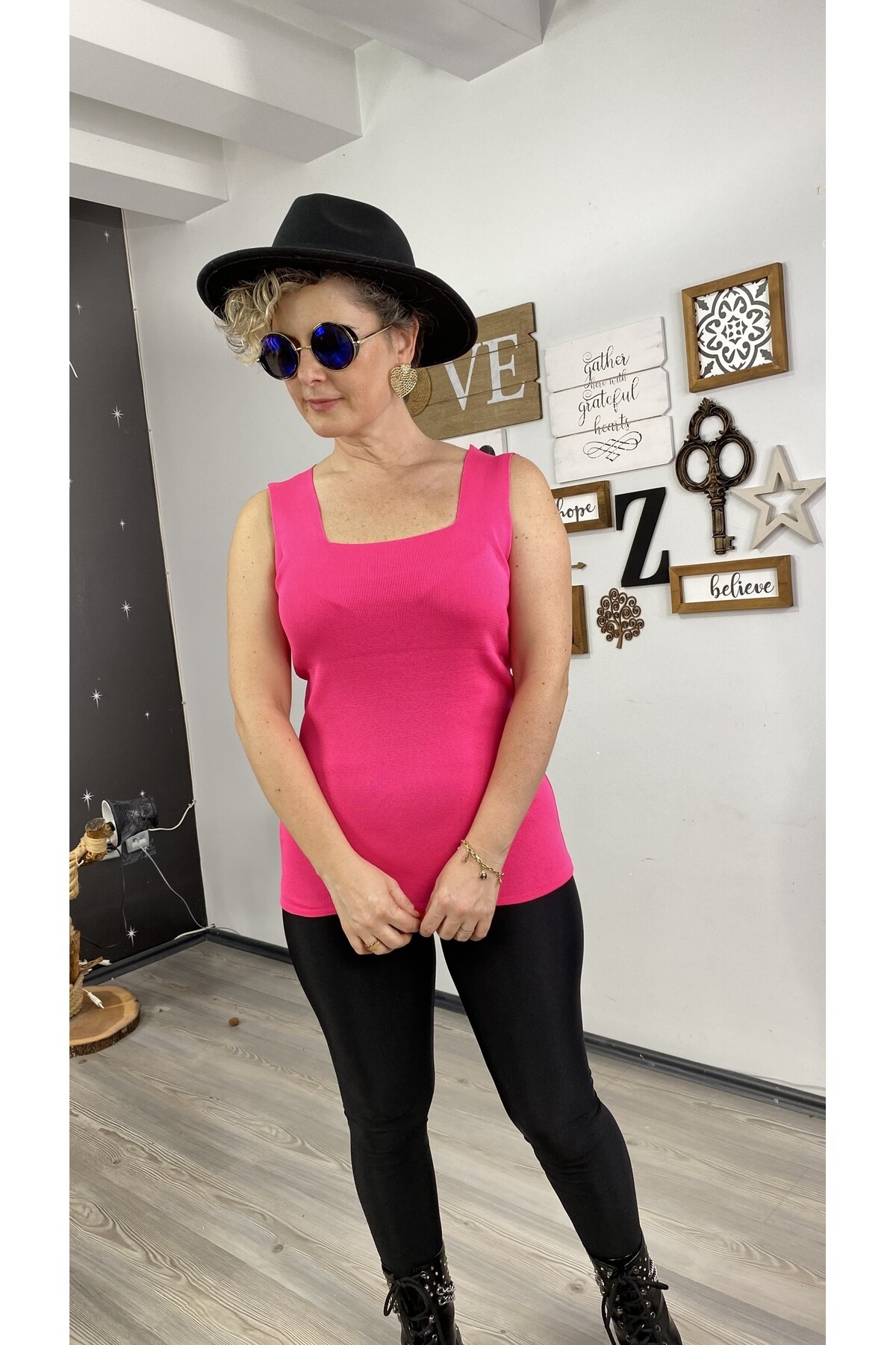 Esline Pembe Kare Yaka Dört Mevsim Triko Atlet