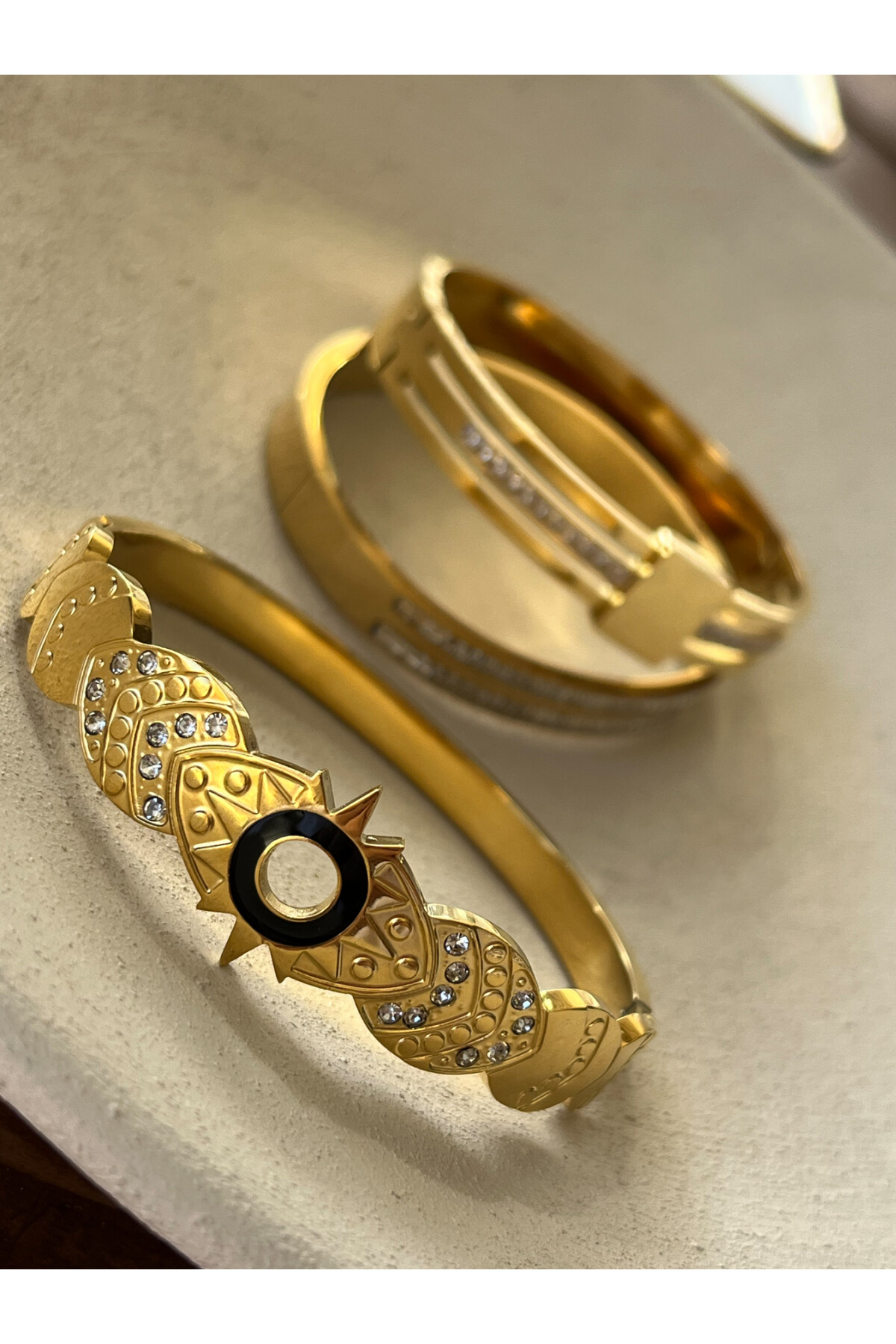 Siyah Güneş Taş Oyma Çelik Bileklik