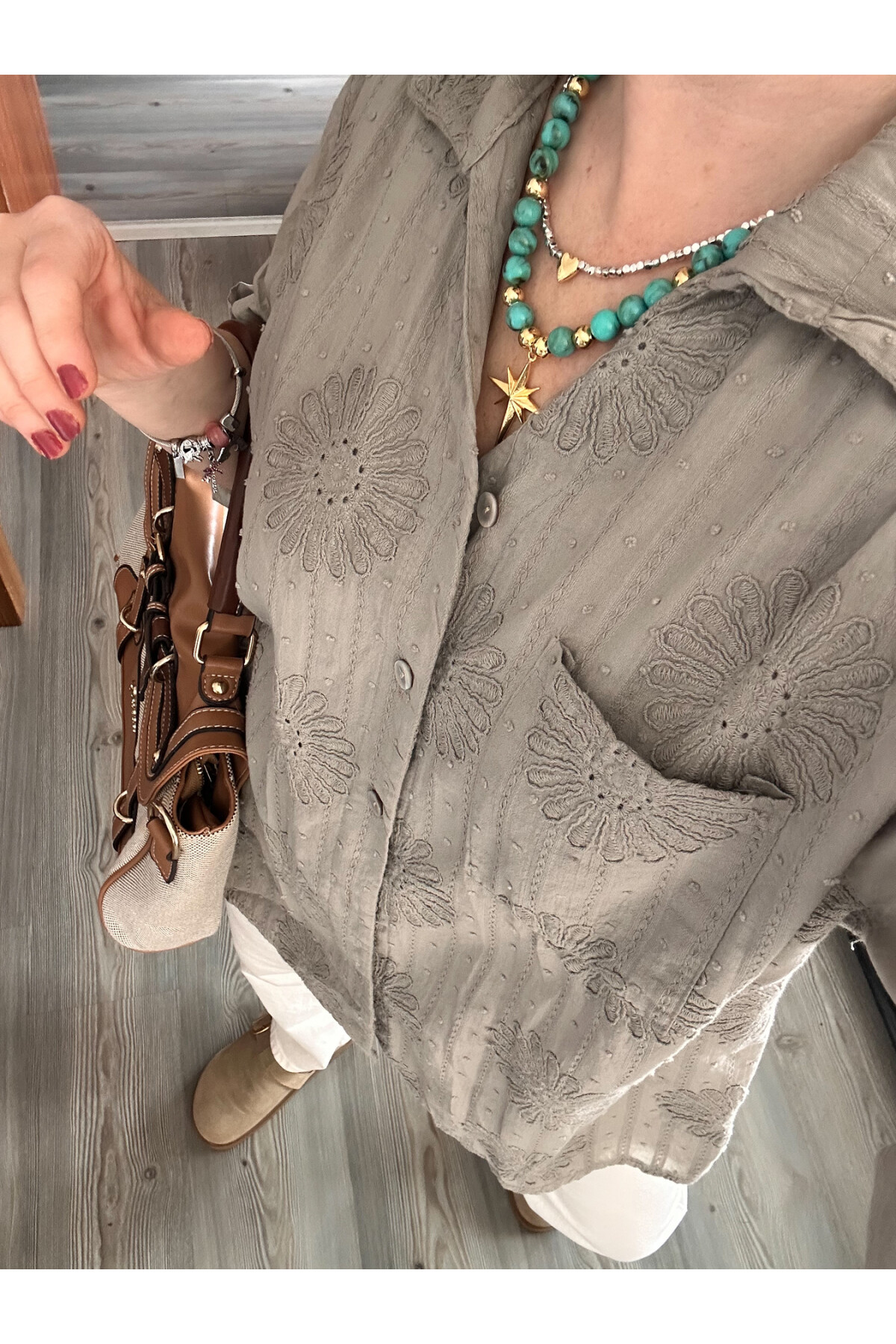 Gesso İtalyan Çiçek Fisto Detay Gömlek Vizon