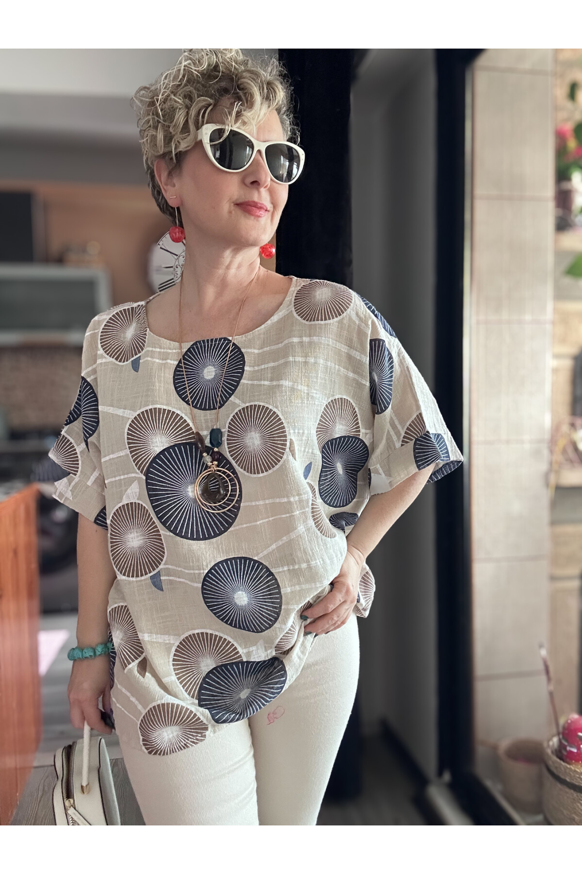 Limmo Desenli  İthal Kolyeli Tasarım Bluz Beige