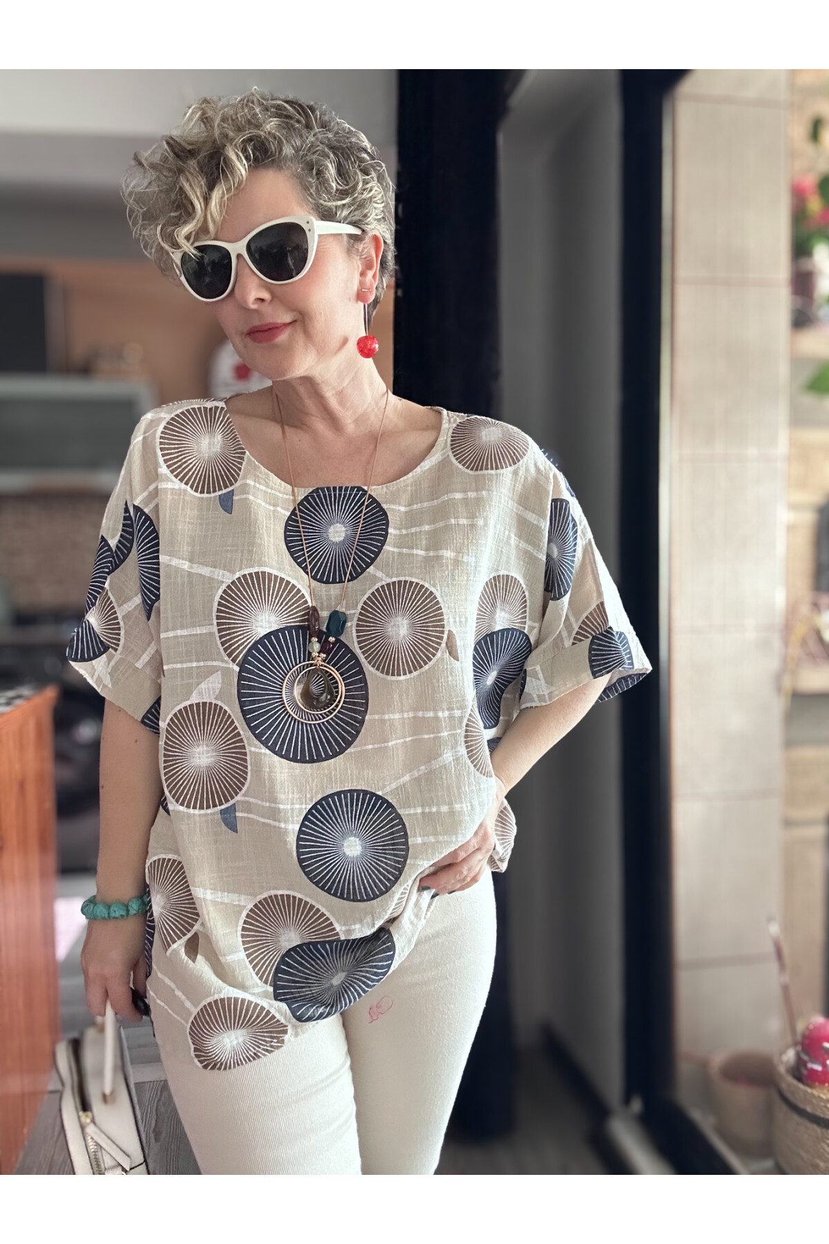 Limmo Desenli  İthal Kolyeli Tasarım Bluz Beige