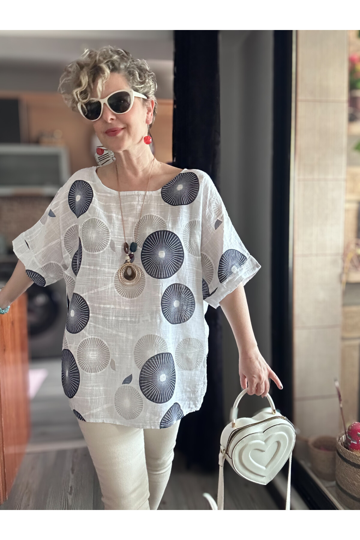 Limmo Desenli  İthal Kolyeli Tasarım Bluz Beyaz