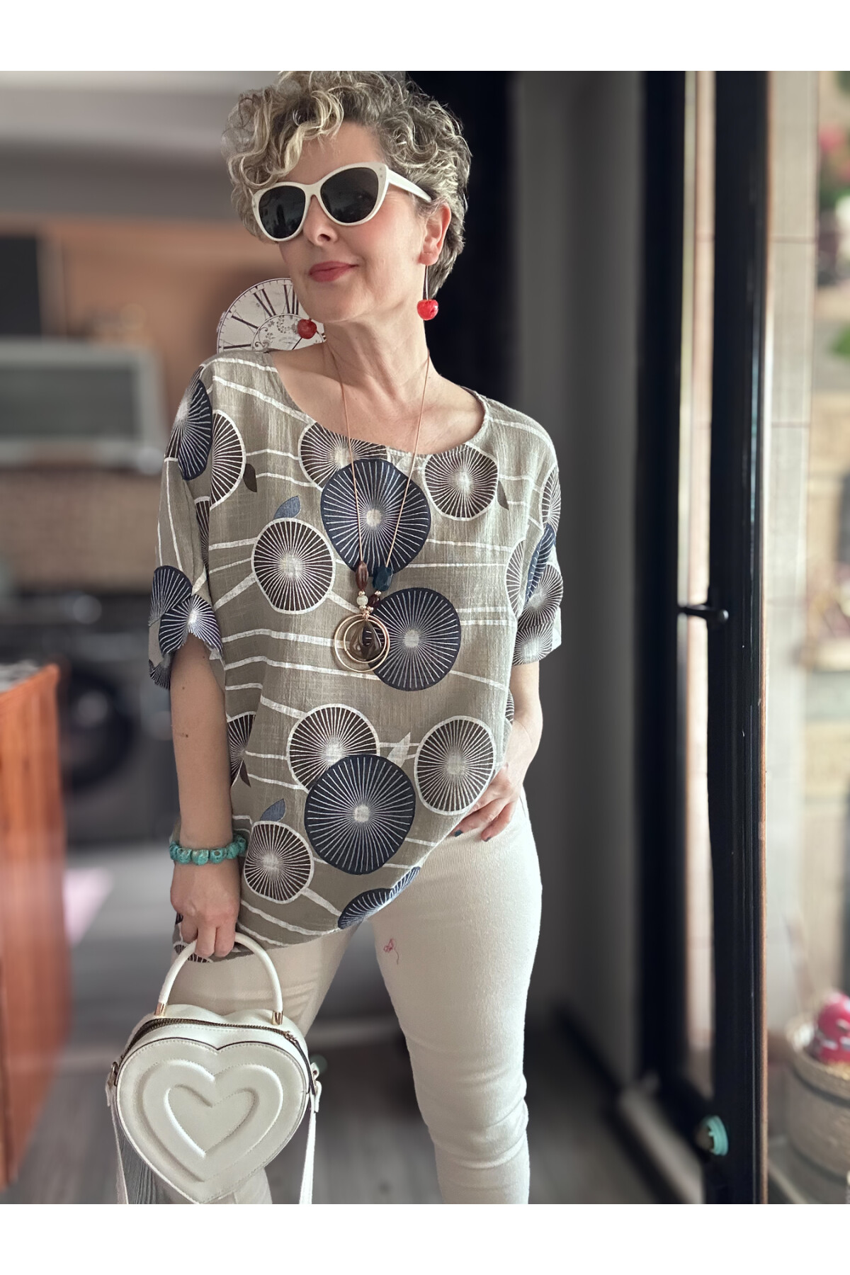 Limmo Desenli  İthal Kolyeli Tasarım Bluz Vizon