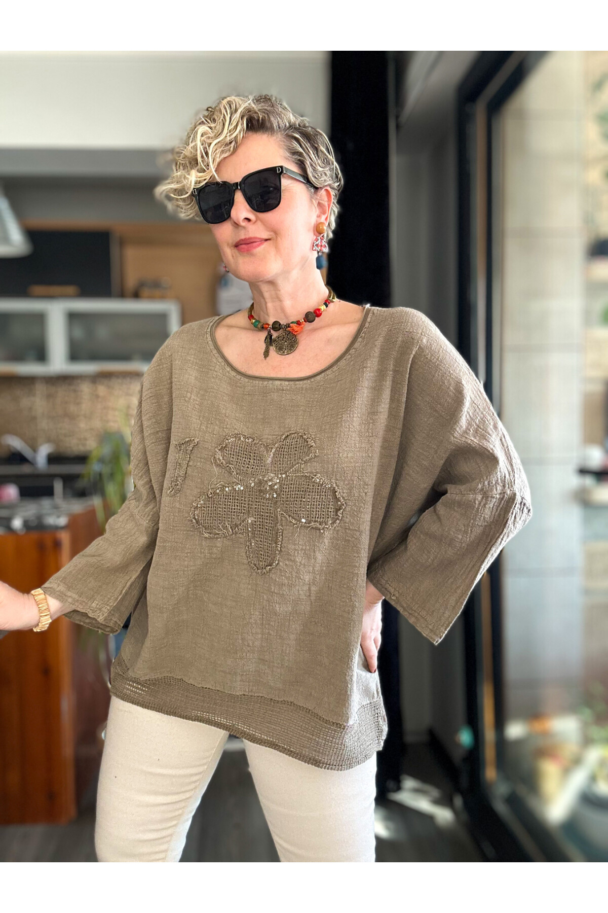 Robre Papatya Detay Tasarım Bluz Vizon