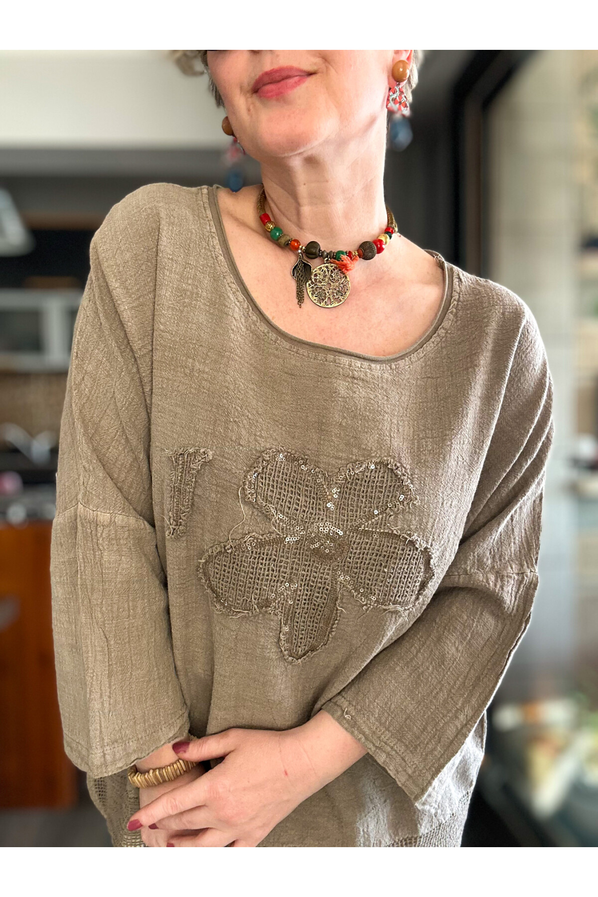 Robre Papatya Detay Tasarım Bluz Vizon