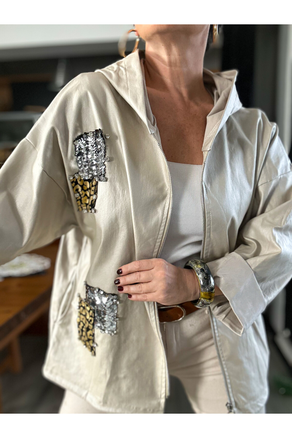 Tazza İtalyan Deri Görünümlü Pul Taş Detay Ceket Beige