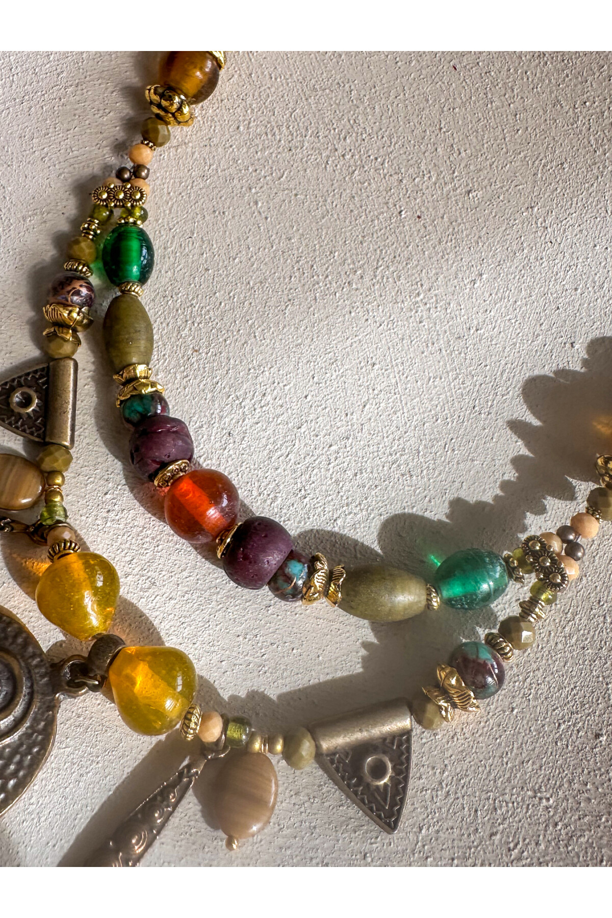 Temple Etnik Pirinç Cam Kolye