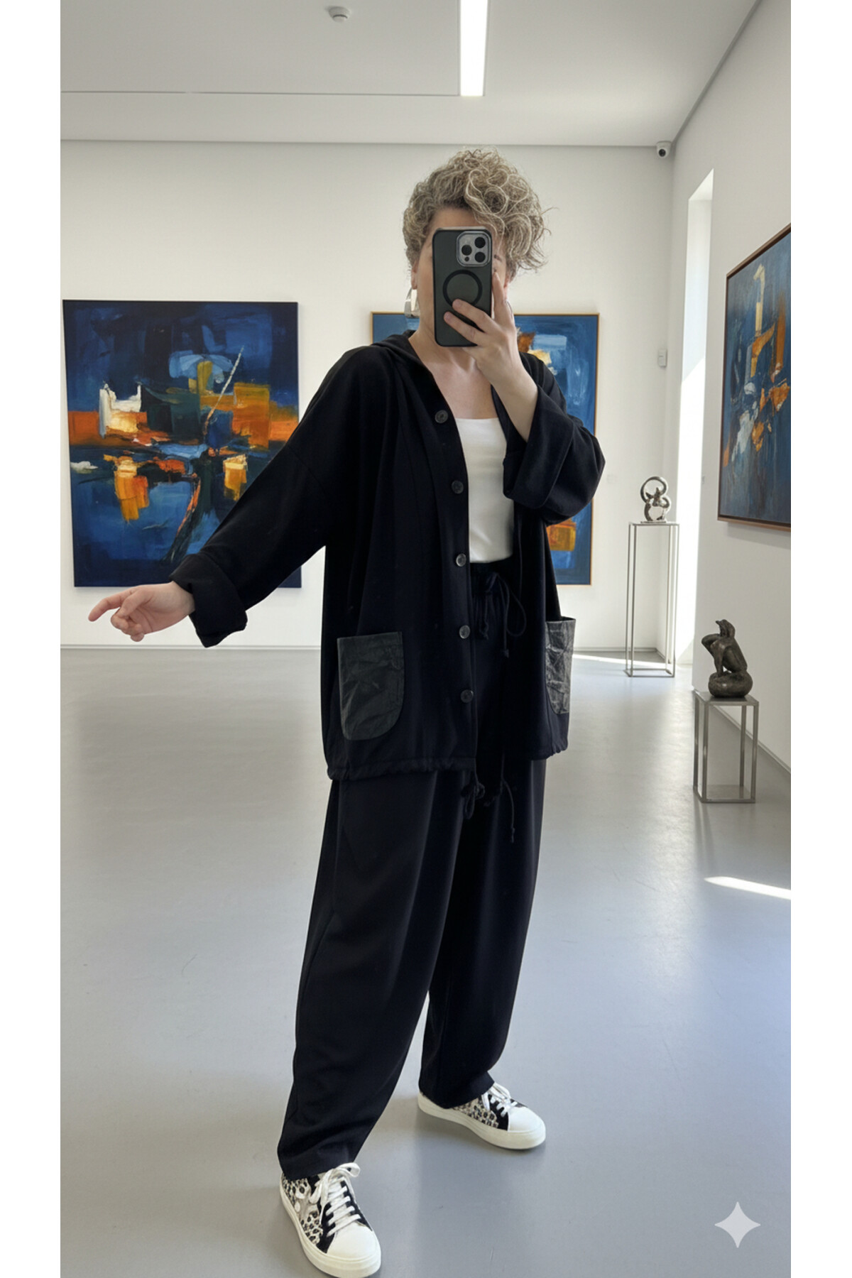 Celti Tasarım Garnili Kapşonlu Takım Siyah