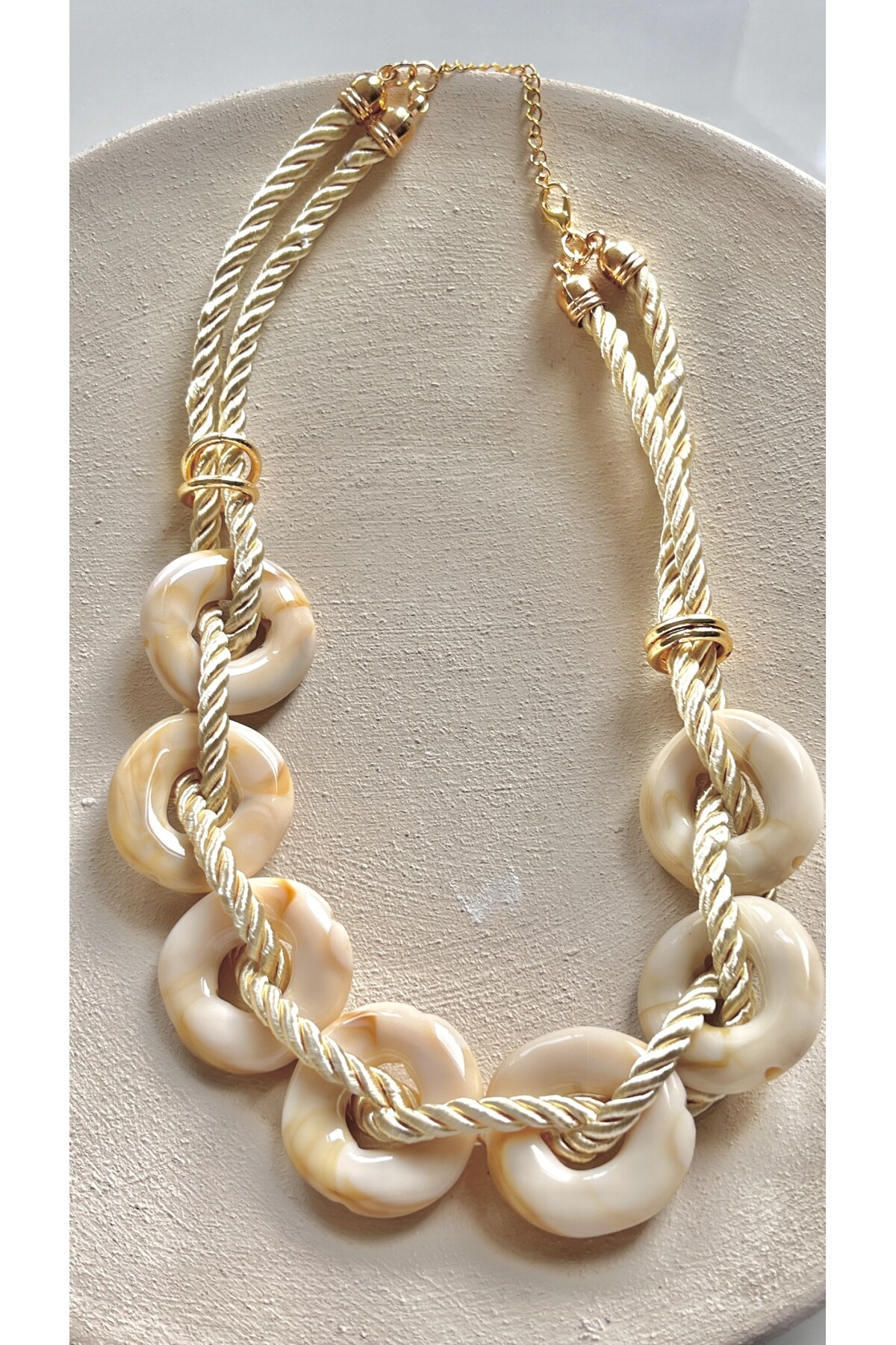 Selora Hasır İp Detay Kolye