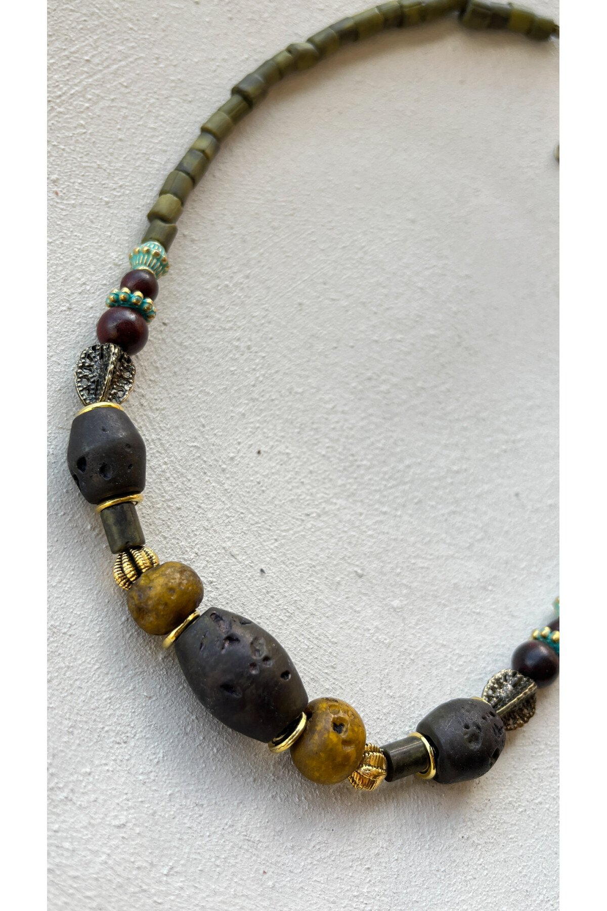 Jubilant Pirinç Cam Etnik Kolye