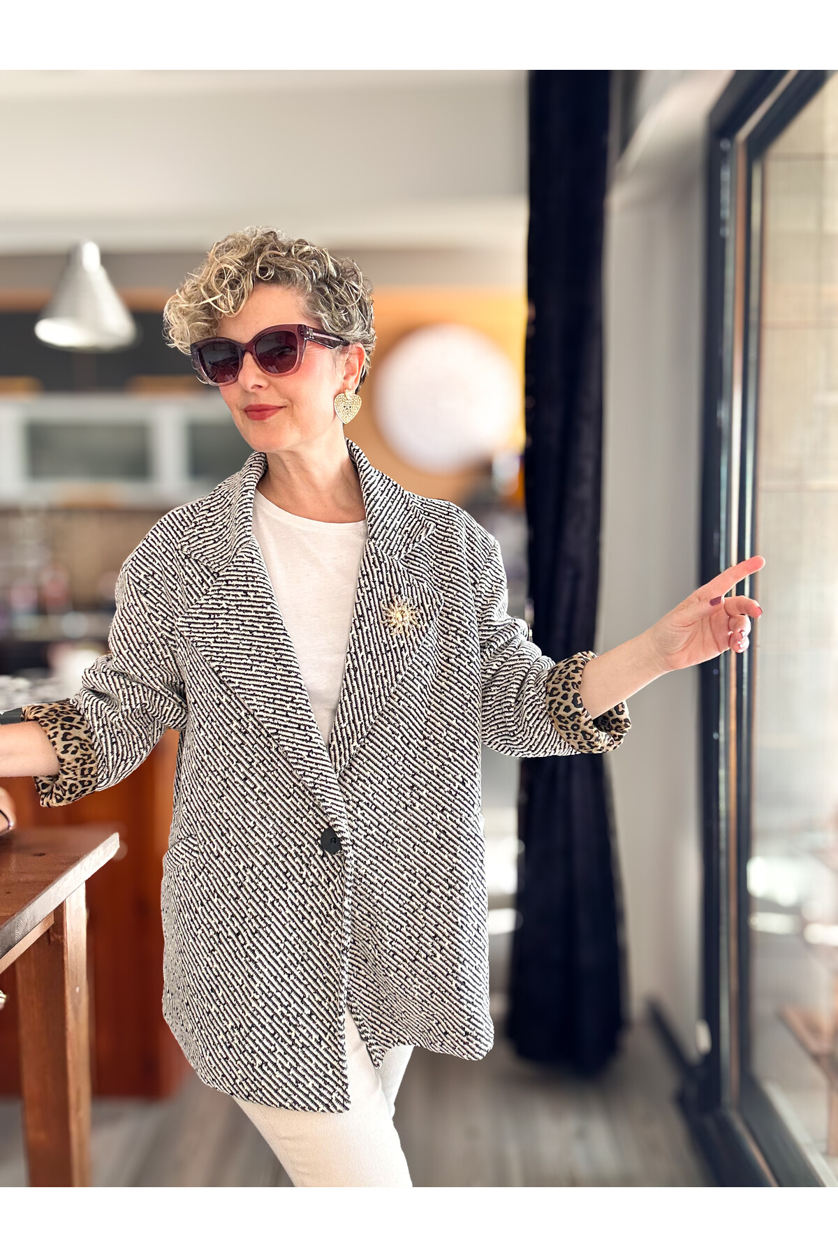 Tigre Çizgili Broşlu Leopar Astarlı Ceket Beyaz