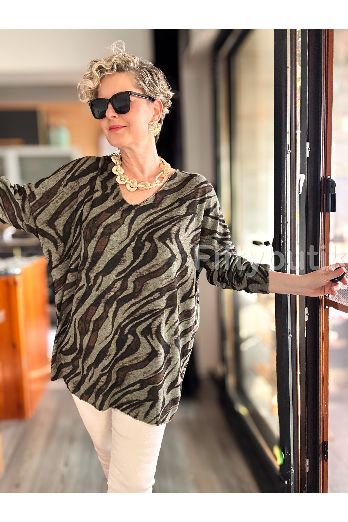 Yassa İtalyan V Yaka Zebra Desenli Triko Haki