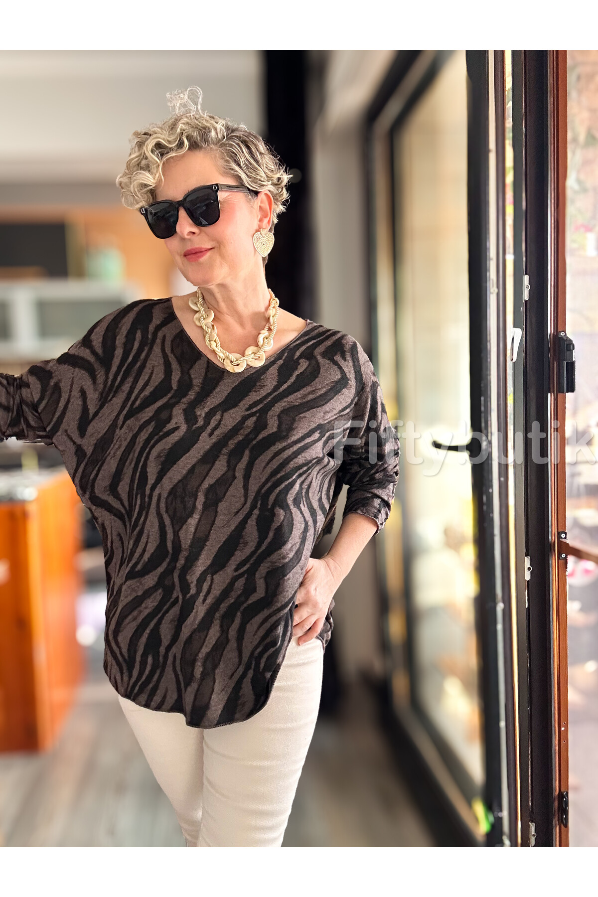 Yassa İtalyan V Yaka Zebra Desenli Triko Kahve