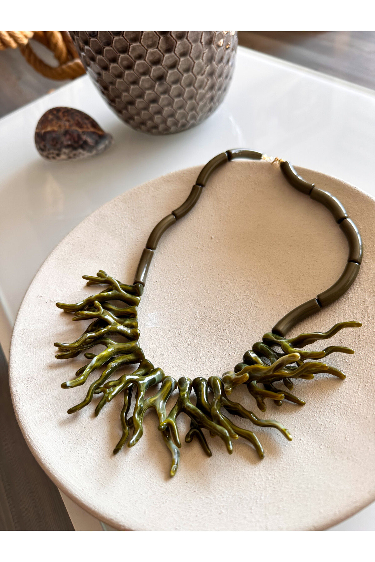 Zeyra Akrilik Mercan Desen Kolye Haki