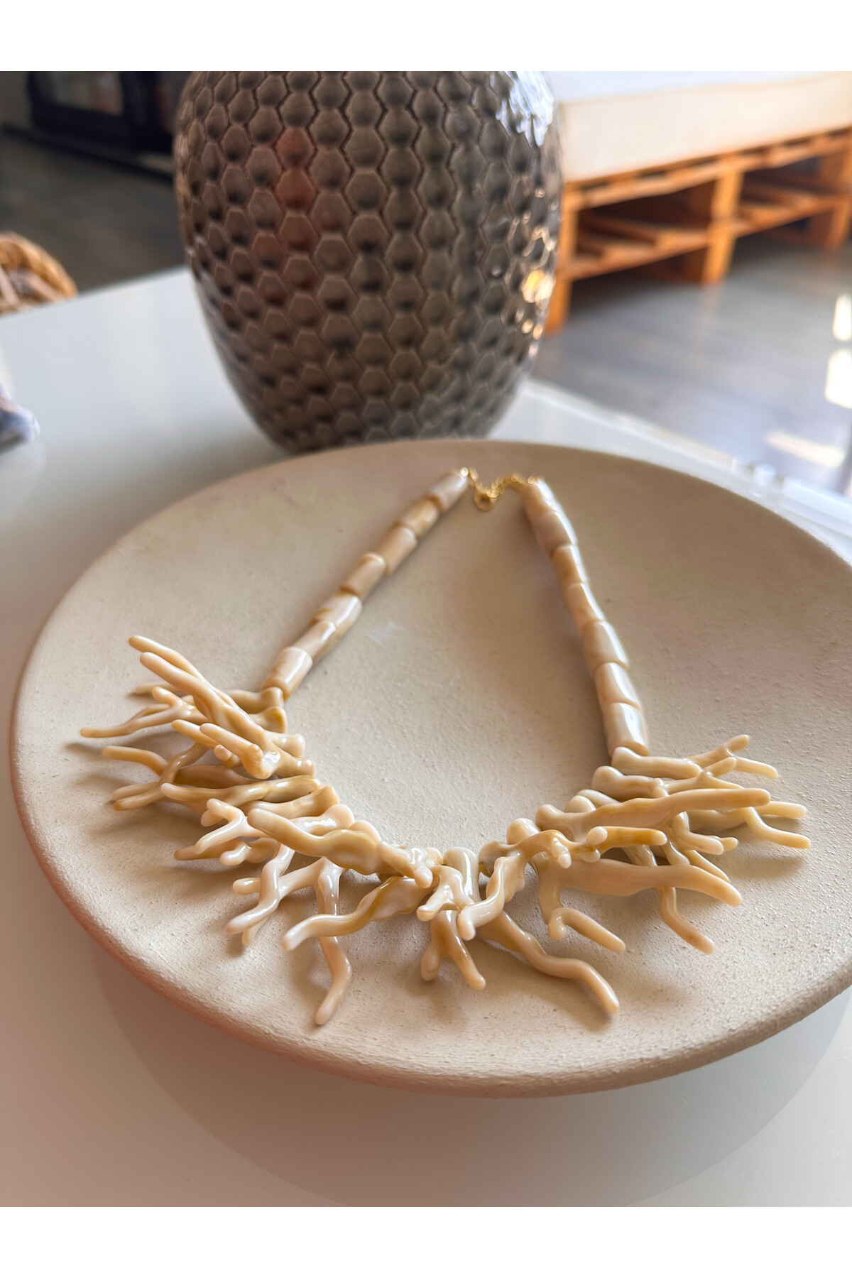 Zeyra Akrilik Mercan Desen Kolye Kemik