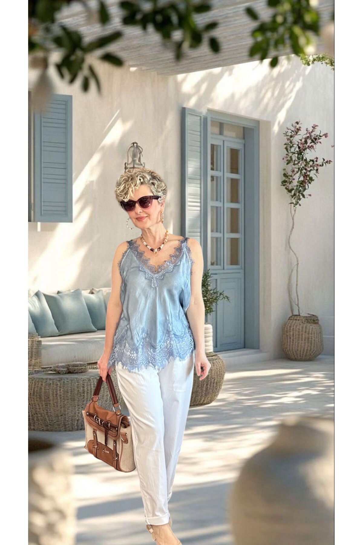 Senza Dantel Detaylı Premium Saten V Yaka Bluz İndigo