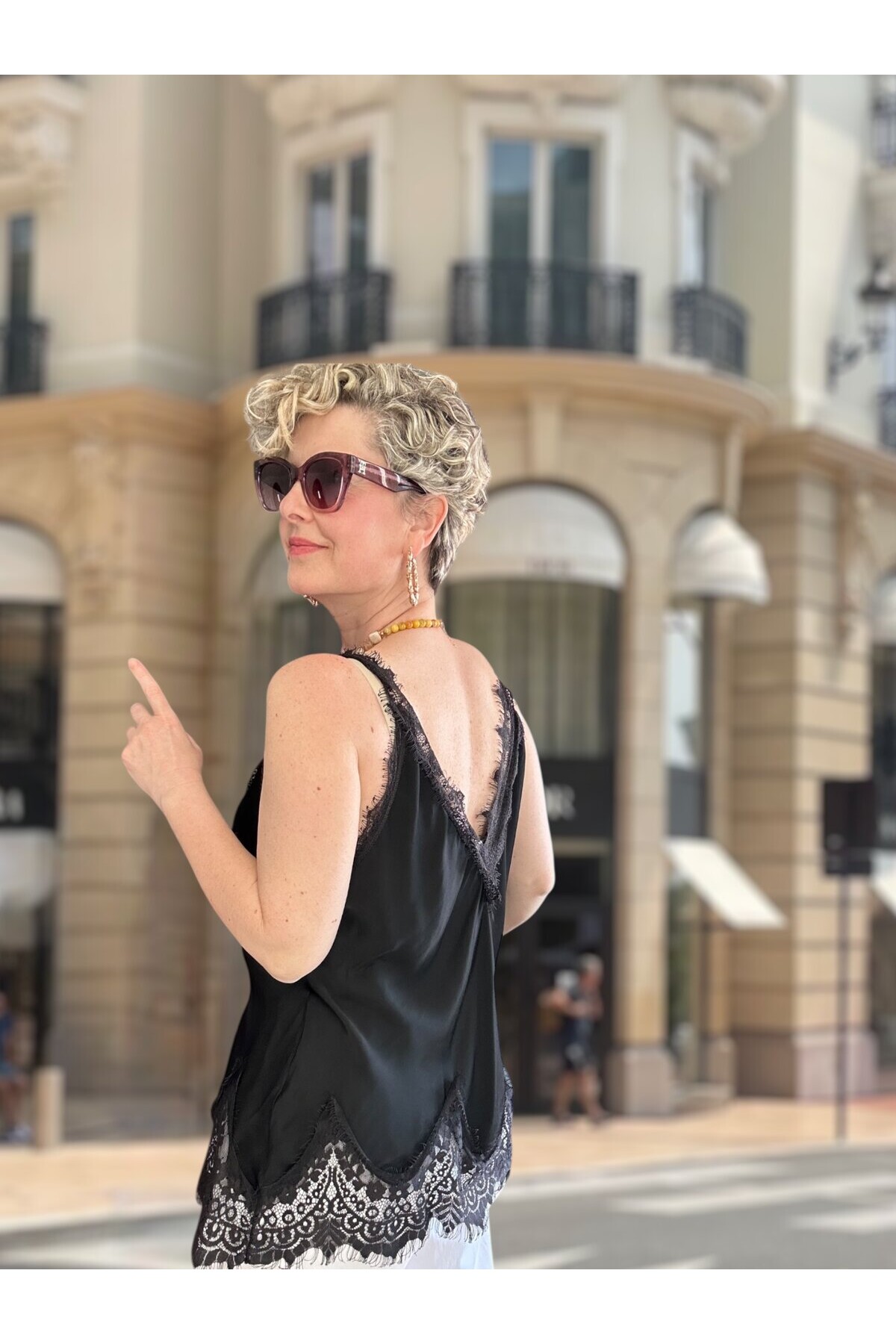 Senza Dantel Detaylı Premium Saten V Yaka Bluz Siyah