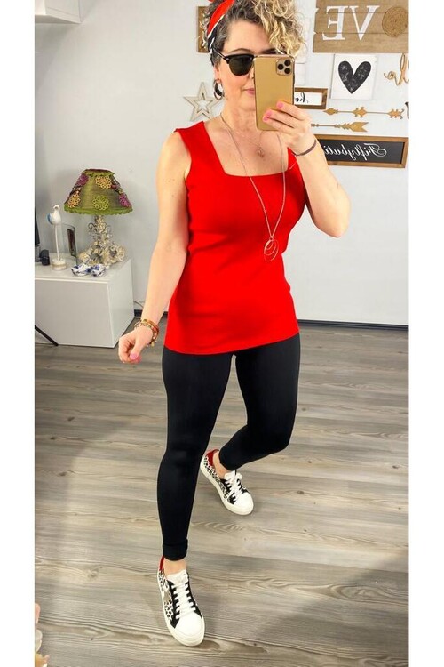 Esline Kırmızı Kare Yaka Dört Mevsim Triko Atlet