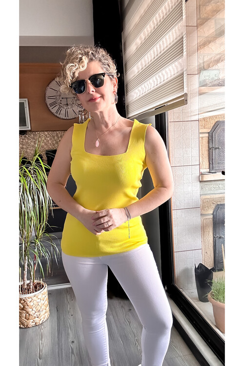 Esline Sarı Kare Yaka Dört Mevsim Triko Atlet