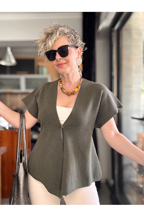 Tasarım Asimetrik Kesim Triko Yelek Haki