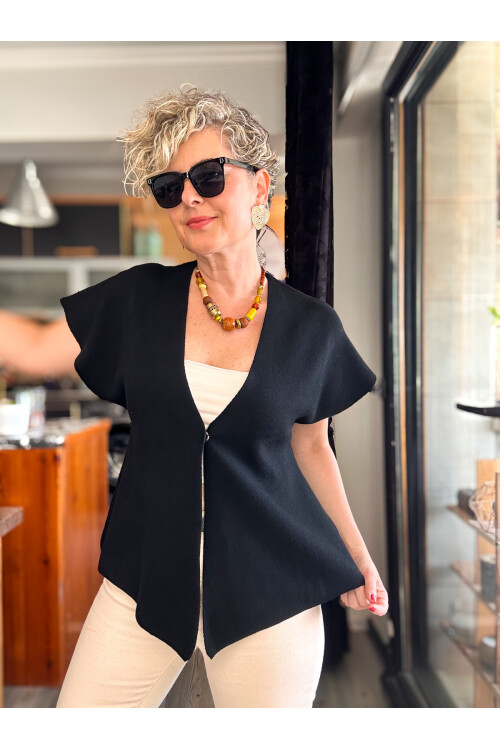 Tasarım Asimetrik Kesim Triko Yelek Siyah