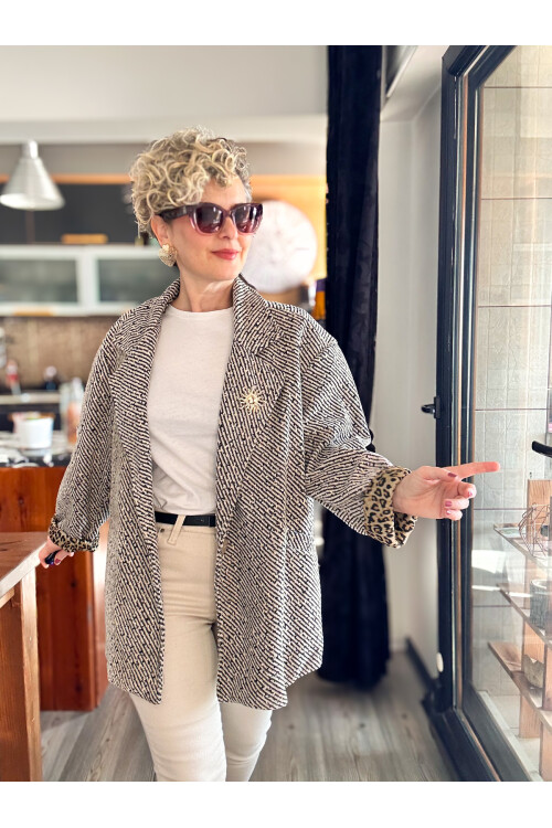 Tigre Çizgili Broşlu Leopar Astarlı Ceket Bej