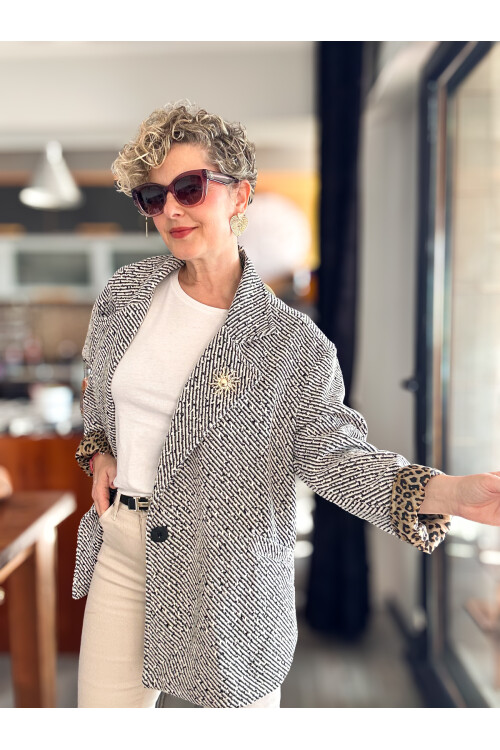 Tigre Çizgili Broşlu Leopar Astarlı Ceket Beyaz