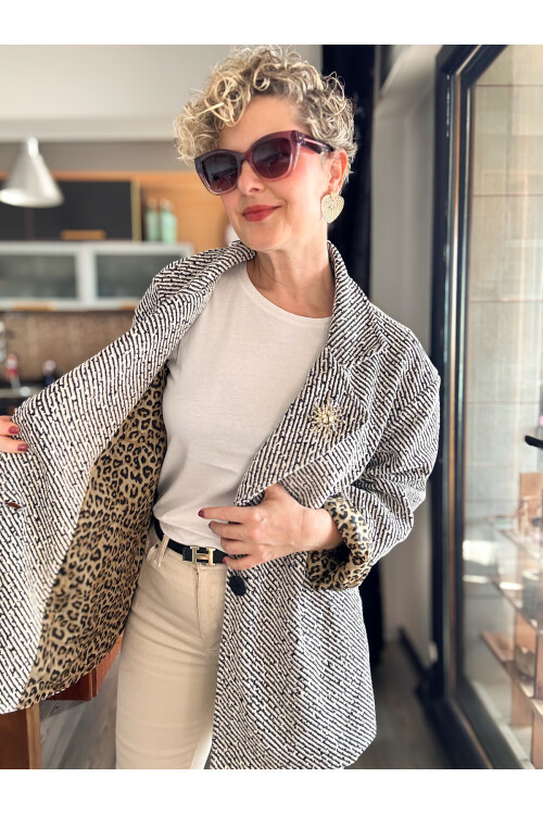 Tigre Çizgili Broşlu Leopar Astarlı Ceket Beyaz