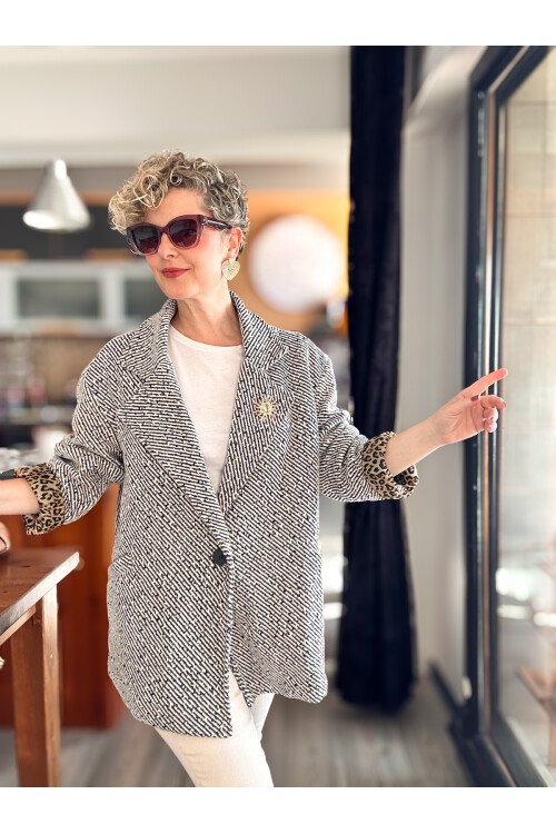 Tigre Çizgili Broşlu Leopar Astarlı Ceket Beyaz