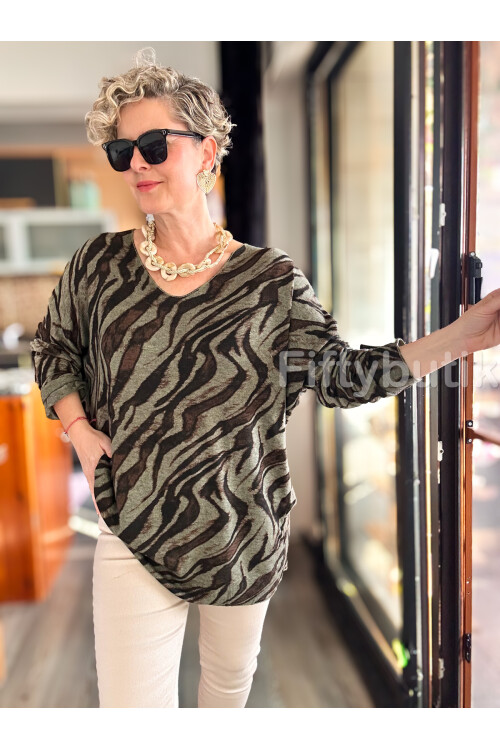 Yassa İtalyan V Yaka Zebra Desenli Triko Haki