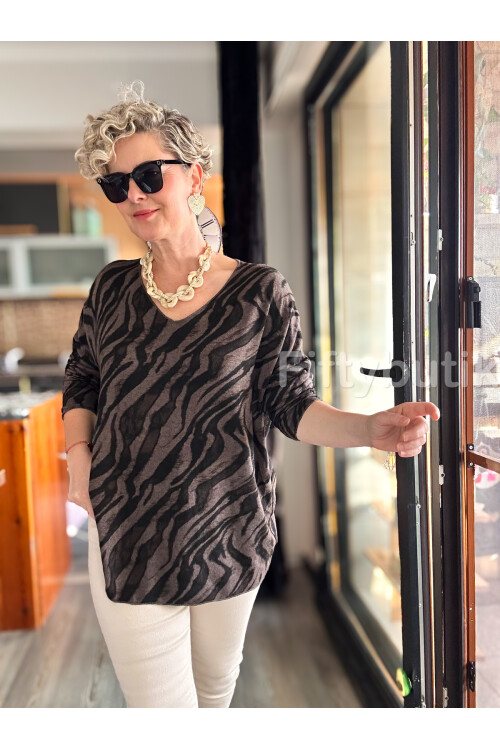 Yassa İtalyan V Yaka Zebra Desenli Triko Kahve