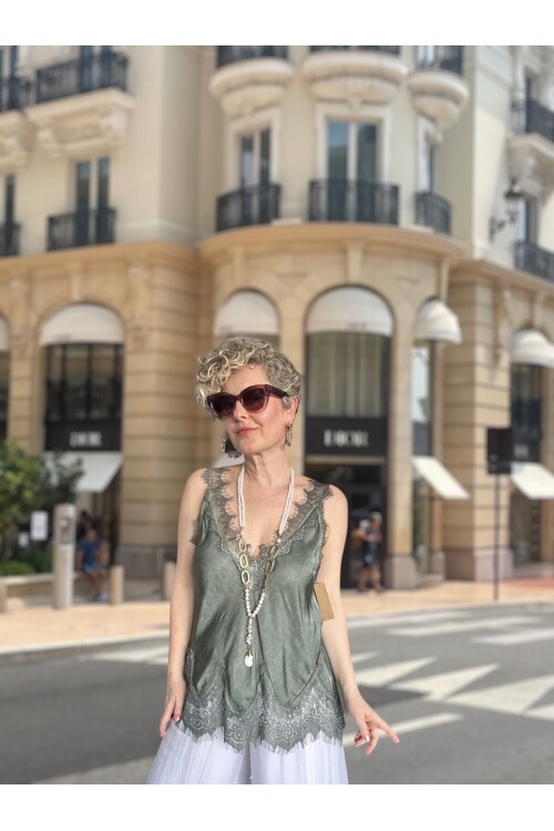 Senza Dantel Detaylı Premium Saten V Yaka Bluz Haki