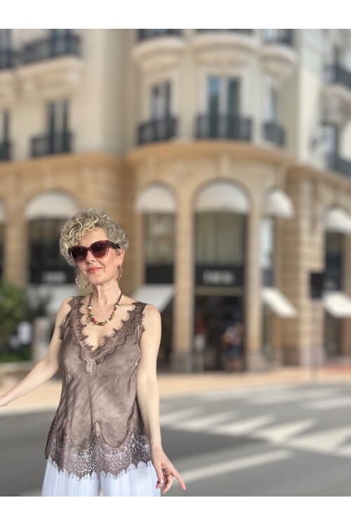 Senza Dantel Detaylı Premium Saten V Yaka Bluz Kahve